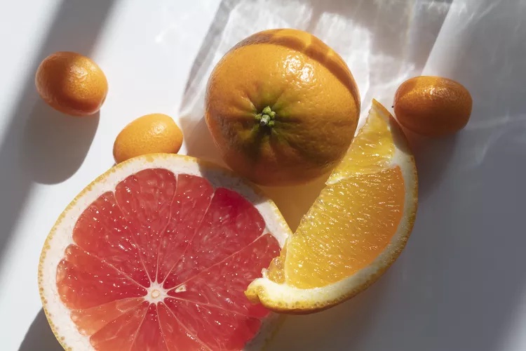 Tại sao da mụn không nên dùng vitamin C